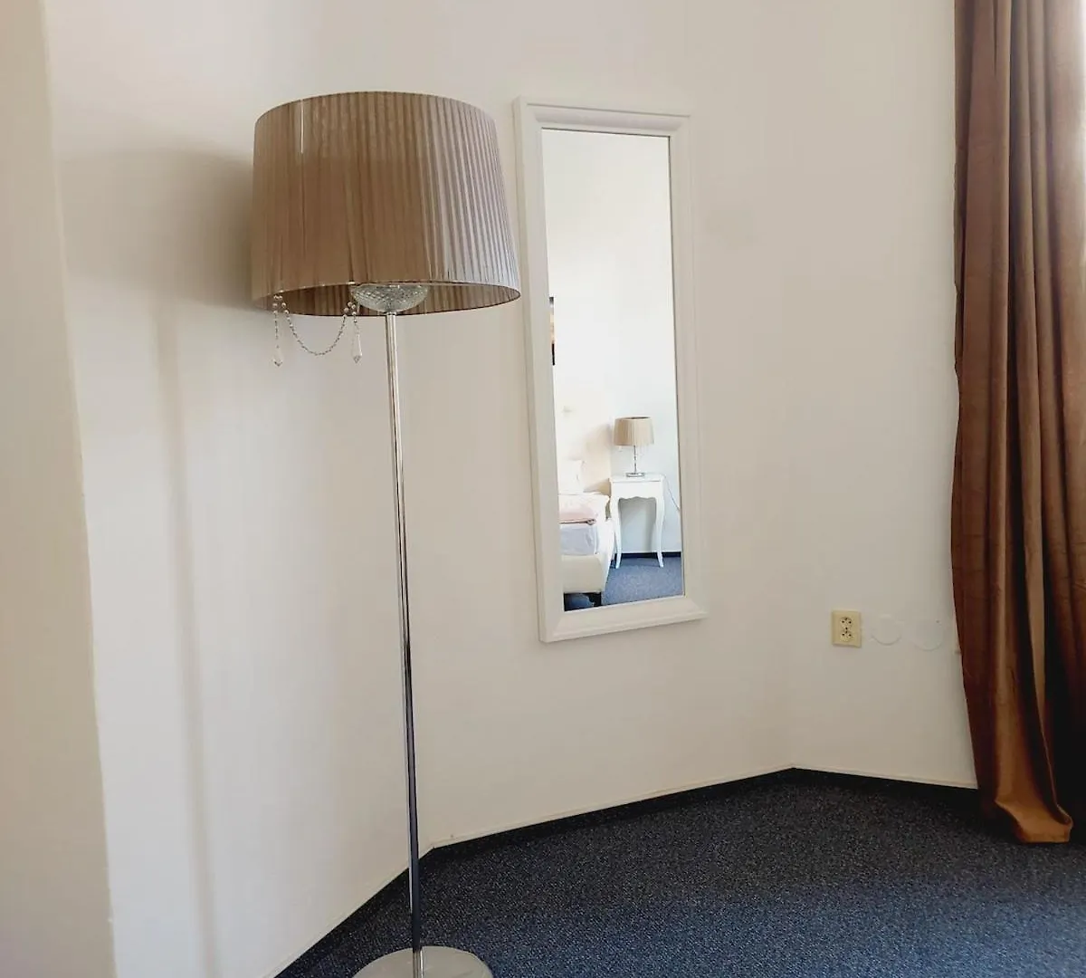 Apartment Just 3 Min Walk Old Town Center Private Room E Prag